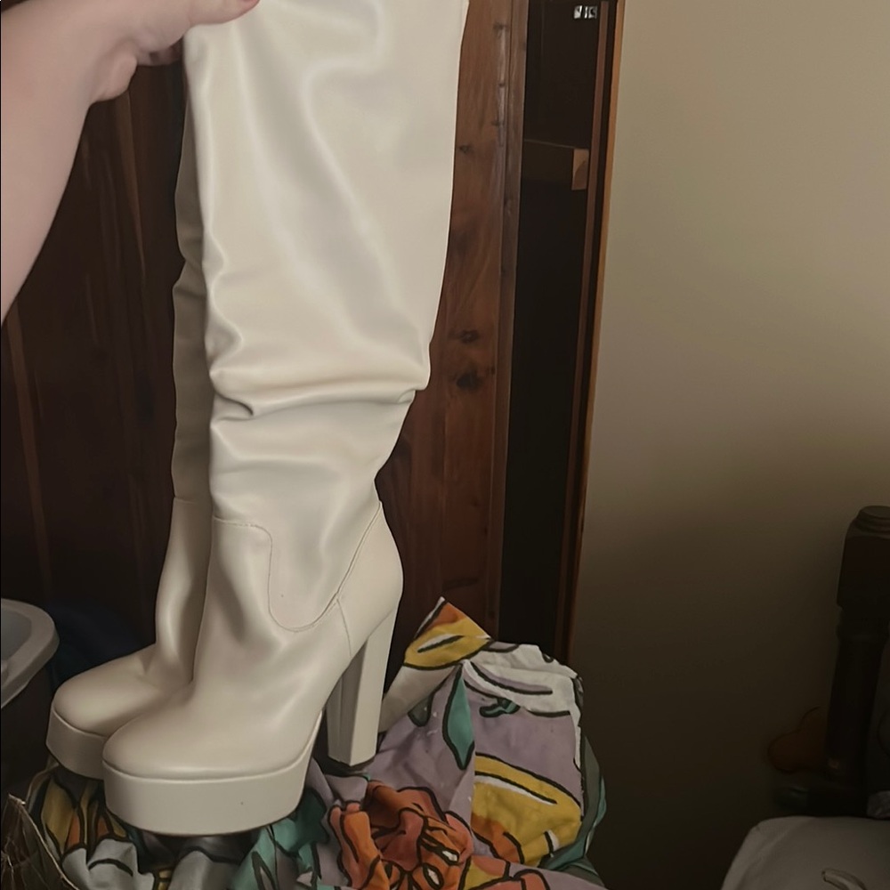 Elegant Cream Knee-High Women's Boots